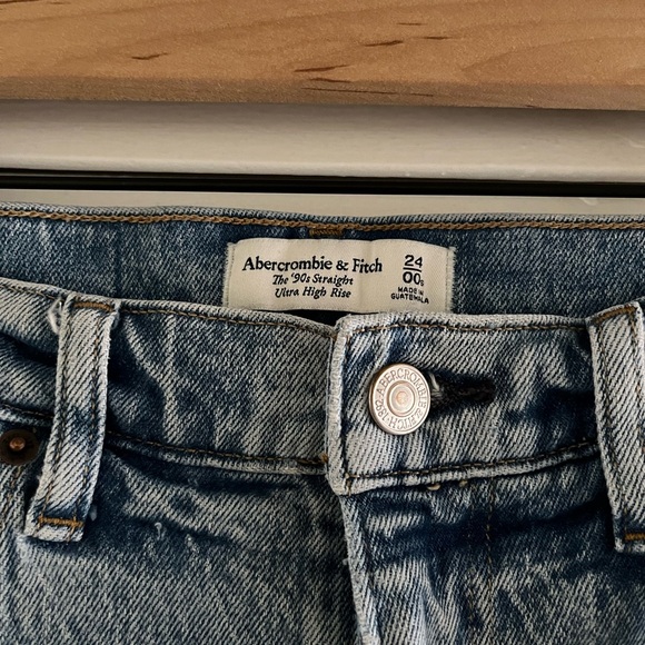 Abercrombie 90s Ultra High Rise Straight Jeans, Ripped Medium Wash 24S - Picture 5 of 5